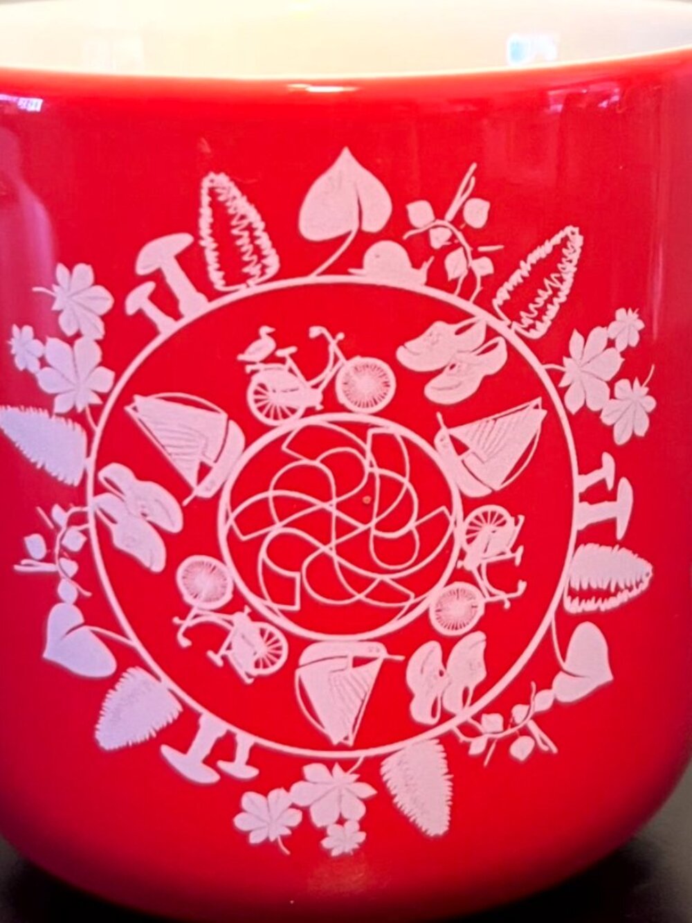 Swissotel x RAK Porcelain Red Silhouette Mug 10oz 4-Pattern Swiss Art 2019 - Picture 9 of 14